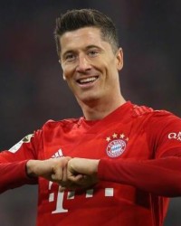  莱万多夫斯基重返安联球场受追捧  