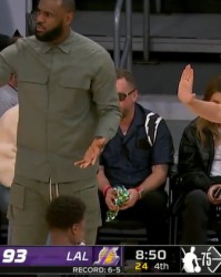  巴特勒三双热火加时险胜尼克斯  