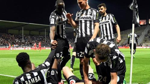  法甲黑马昂热五轮不败，冲击欧战席位势头强劲  