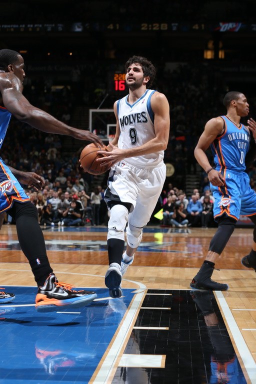  戈贝尔两双森林狼击败雷霆收获四连胜  