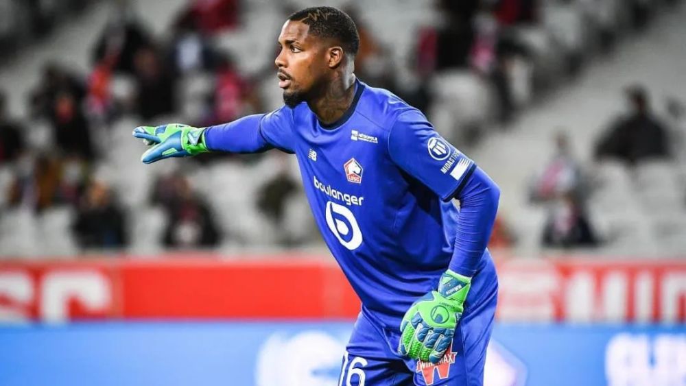  巴黎圣日耳曼主场完胜对手巩固榜首位置